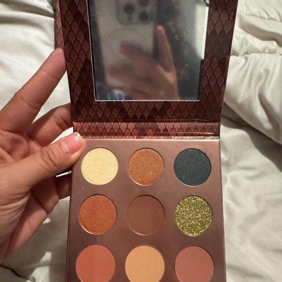 Other - Eyeshadow Palette with Mirror - Gold, Black, nudes Shades